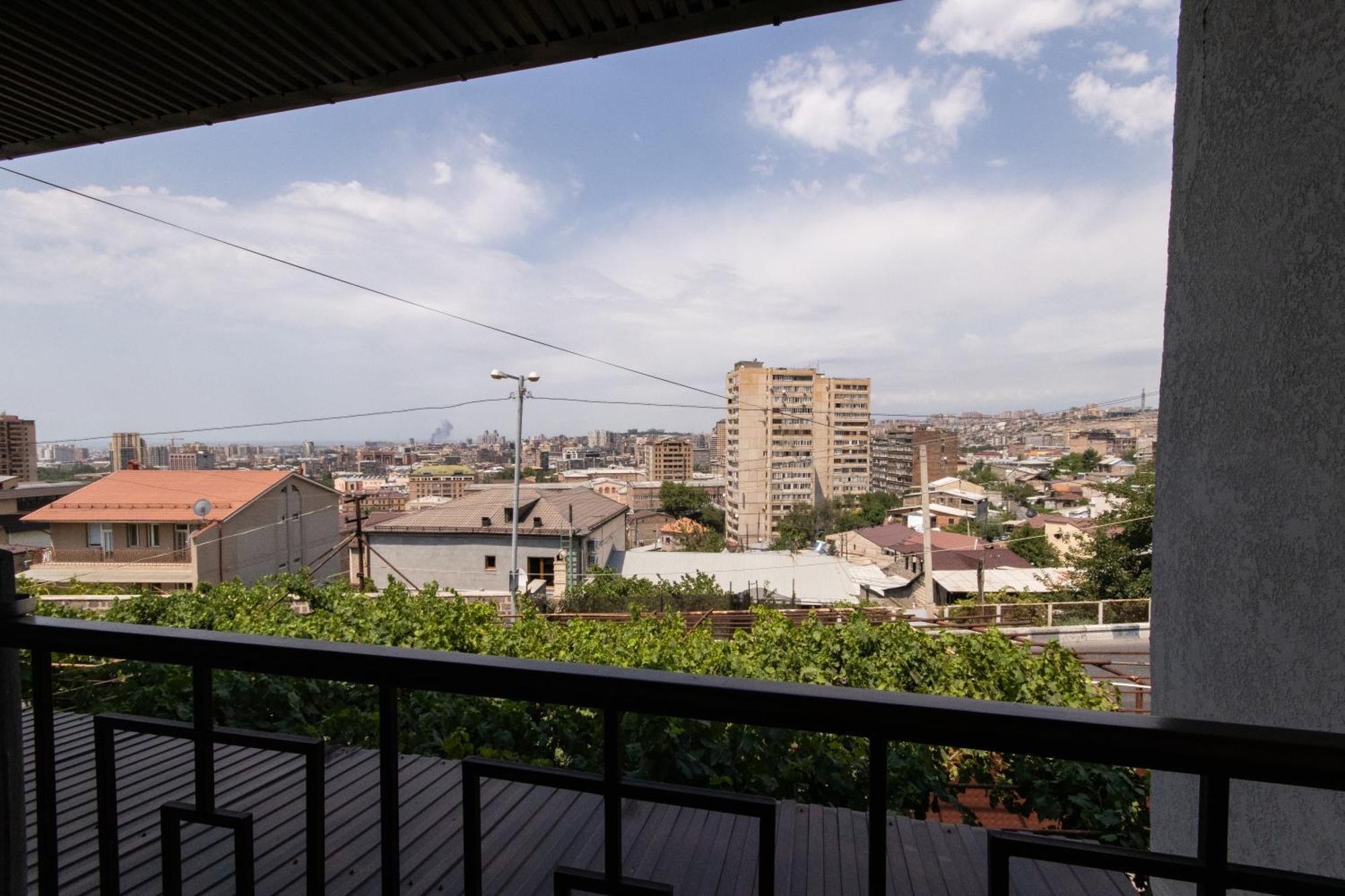 Hillside Guest House Yerevan Exterior foto