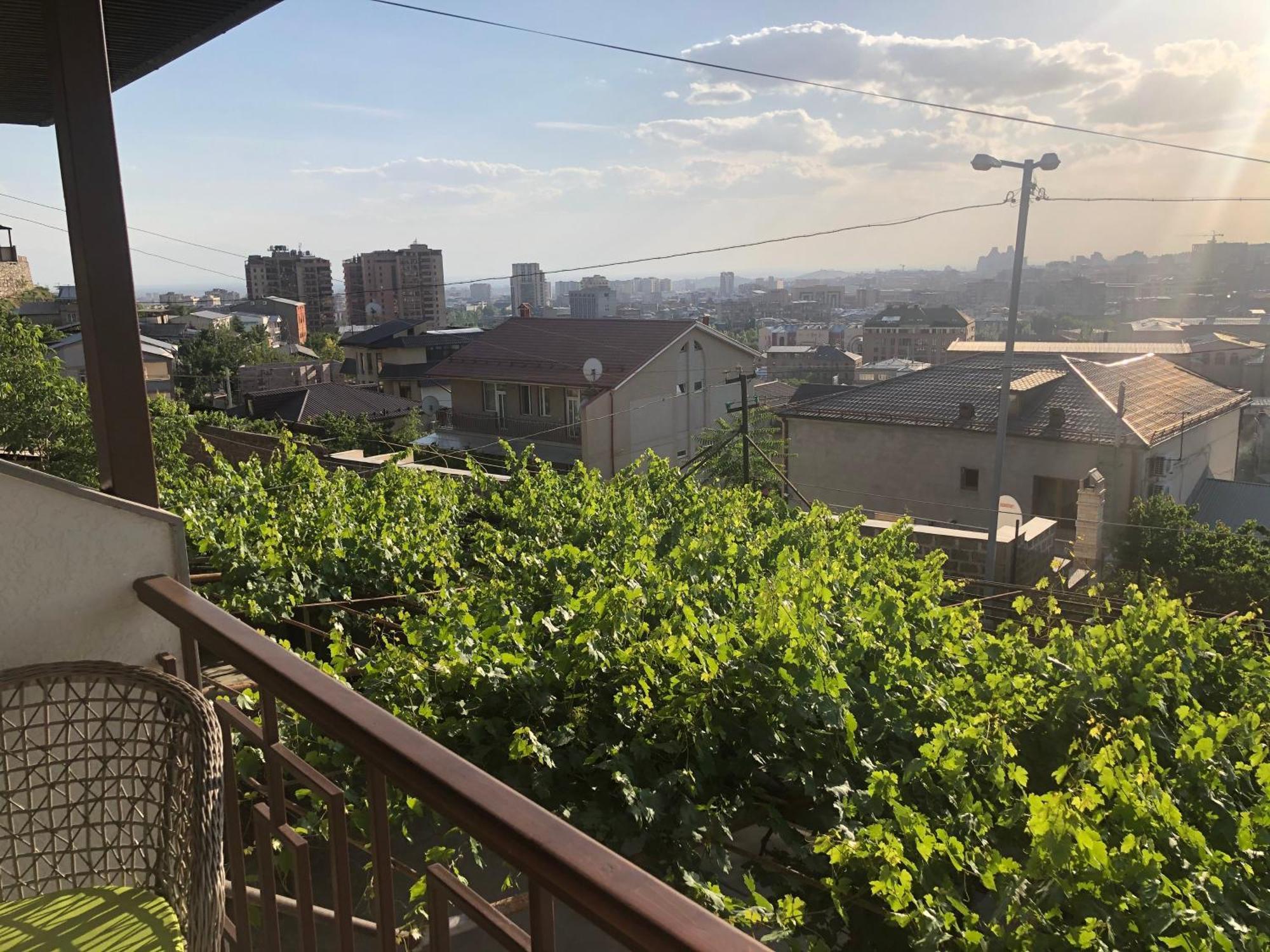 Hillside Guest House Yerevan Exterior foto